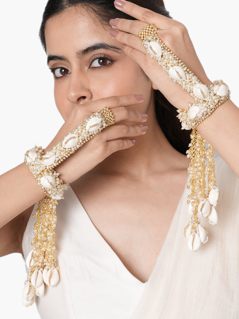 Jishani Shell Beaded Hathphool