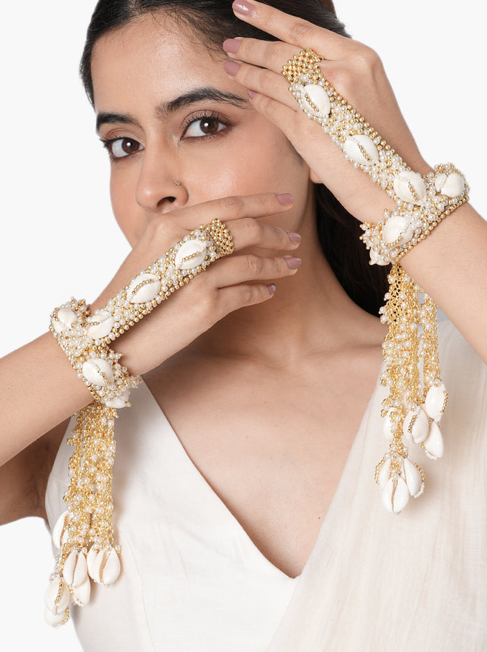Jishani Shell Beaded Hathphool