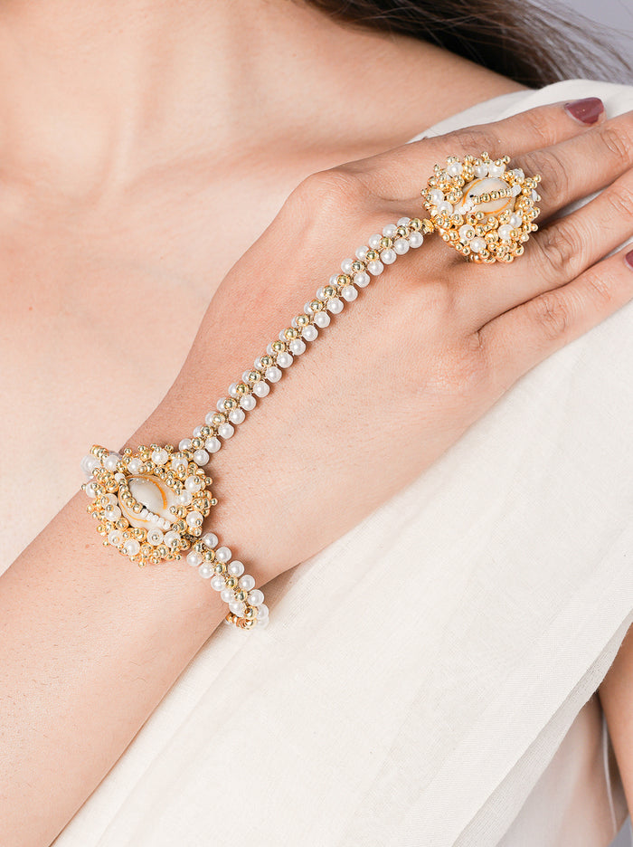 Chandresh Shell Bridal Hathphool