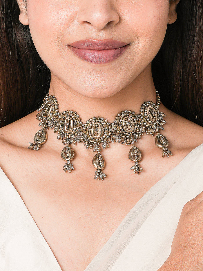 Khurmi Choker
