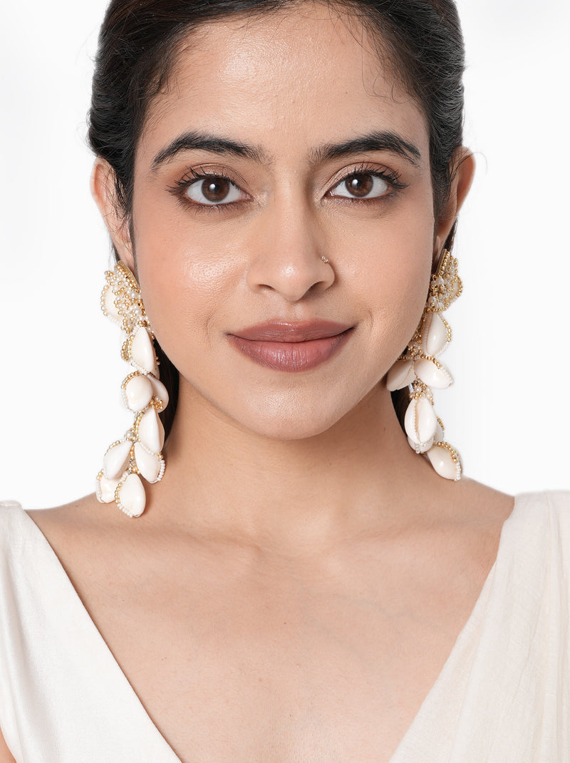 Naina Bridal Shell Earchain handcrafted with natural shell motifs, faux pearls, intricate glass bead embroidery, cascading floral chains, and a Gold Tone Finish, perfect for Haldi, Mehndi, Sangeet, destination weddings, receptions, and luxury bridal styling.