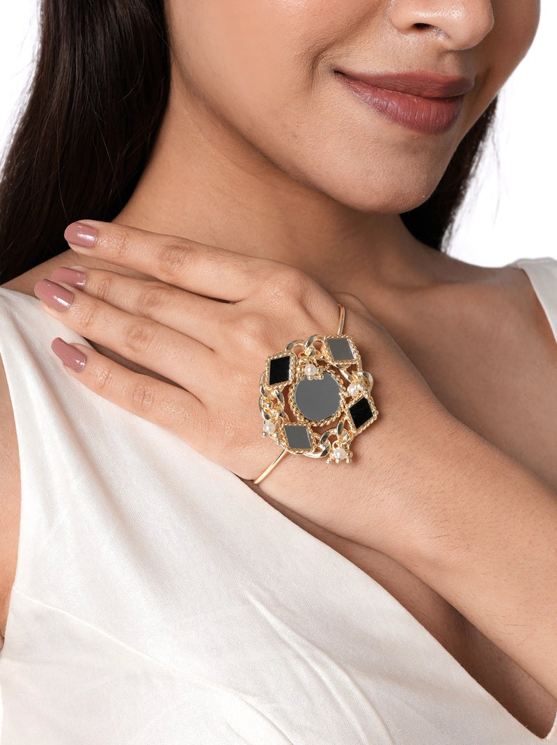 Prerna Mirror Statement Handcuff