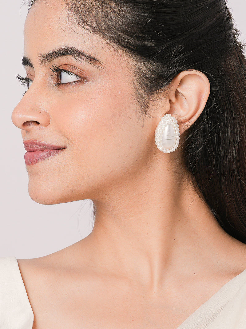 Yana Pearl Oval Stud Earrings