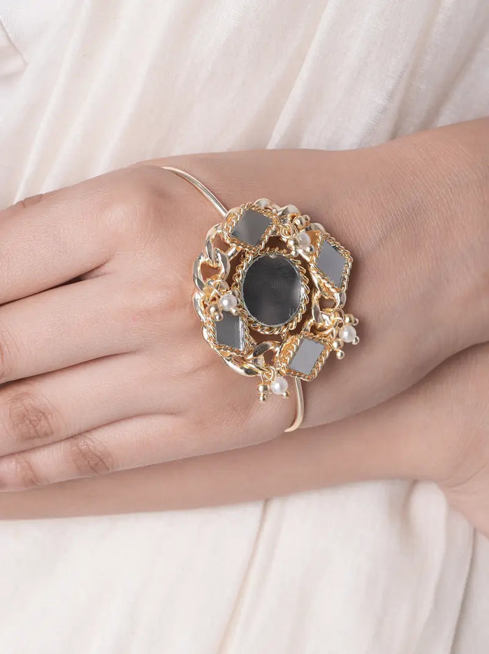 Prerna Handcuff